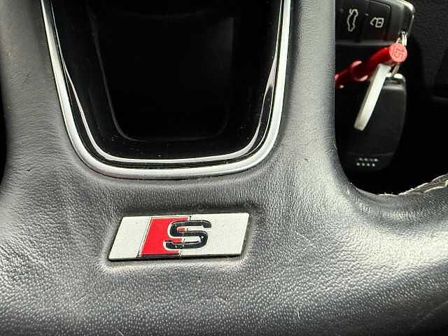 Audi Q2 1.5 TFSI CoD 35 S line S Tronic Euro 6 (s/s) 5dr White