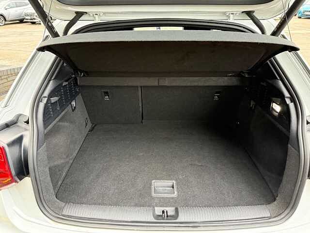 Audi Q2 1.5 TFSI CoD 35 S line S Tronic Euro 6 (s/s) 5dr White